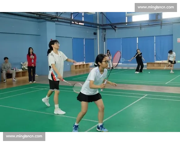 校内羽毛球竞技盛况精彩纷呈师生同场竞技展风采
